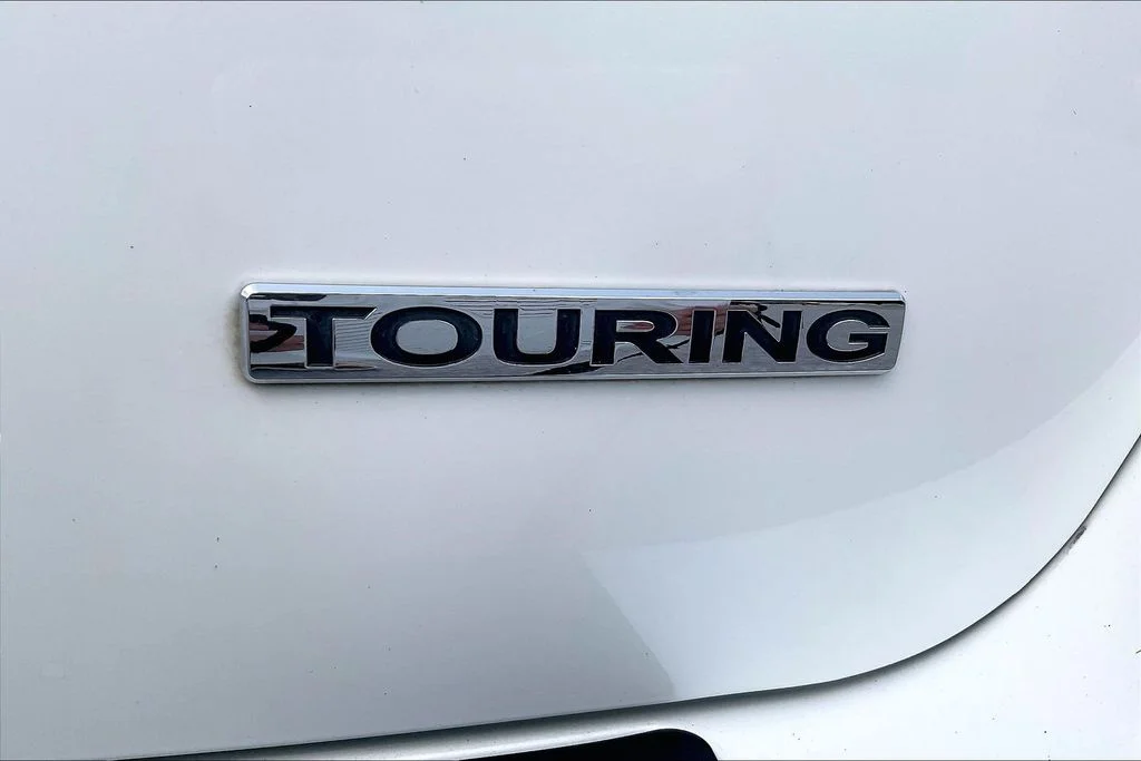 Used 2019 White Honda Touring image 24