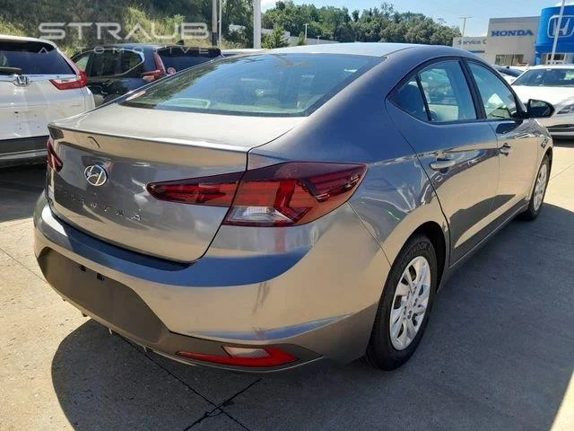 Used 2019 Machine Gray Hyundai SE image 8