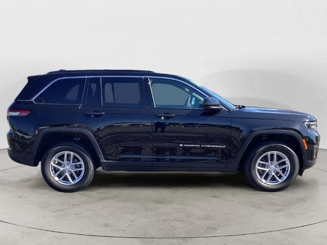 Certified Used 2025 Diamond Black Jeep Laredo X image 6
