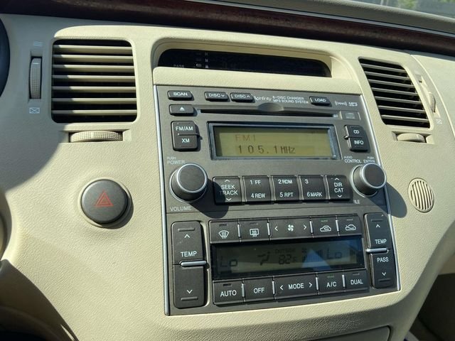Used 2008 White Hyundai Limited image 19