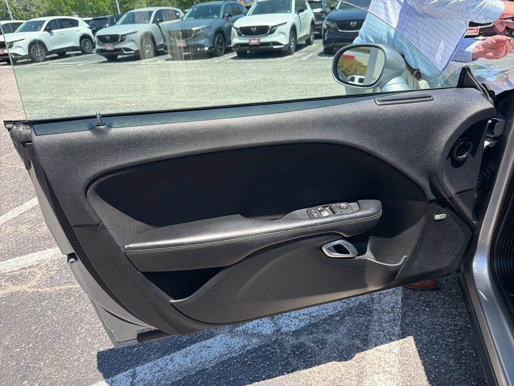 Used 2016 Silver Dodge R/T Shaker image 9
