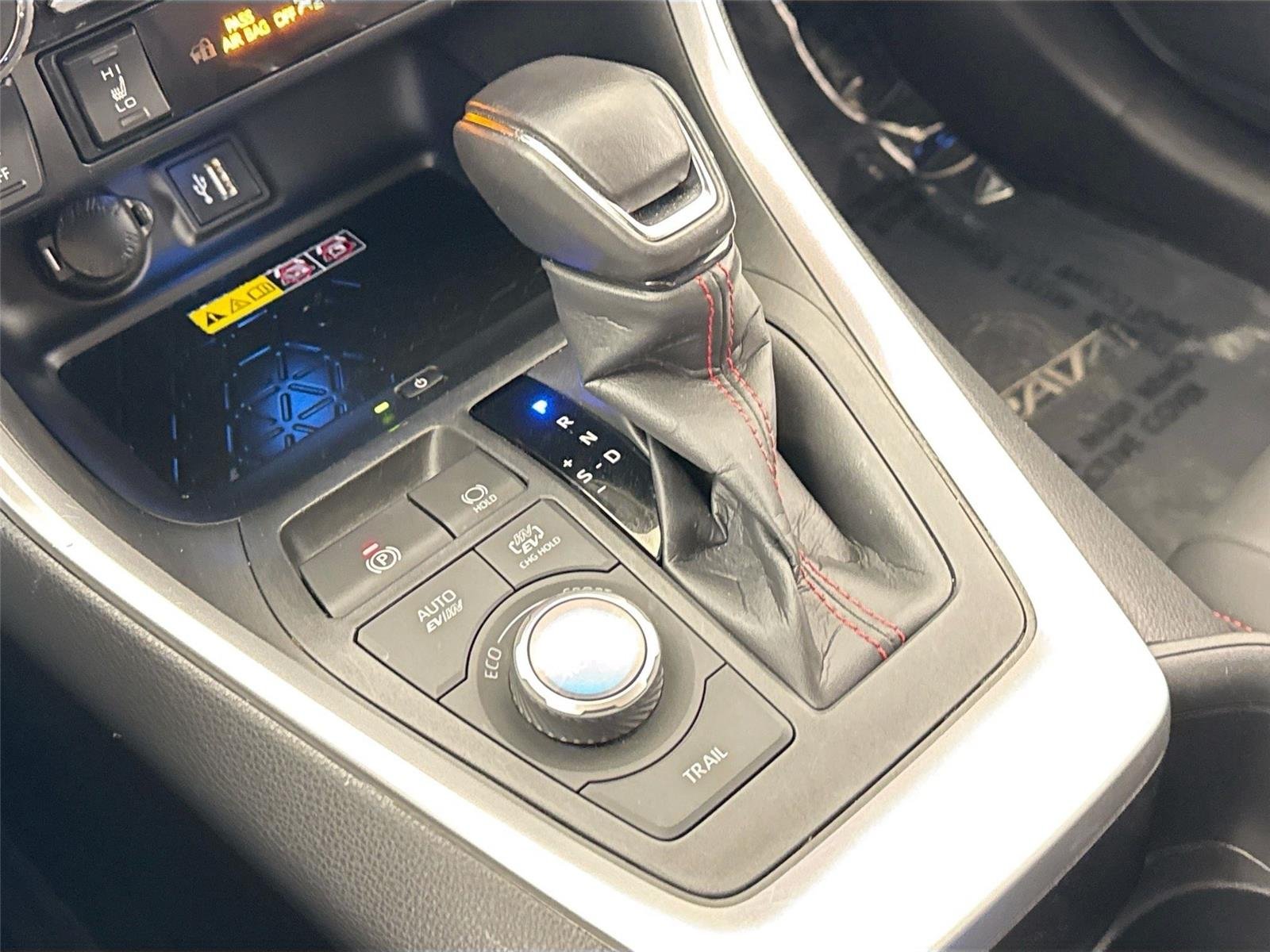 2025 Toyota RAV4 XSE - Photo 28