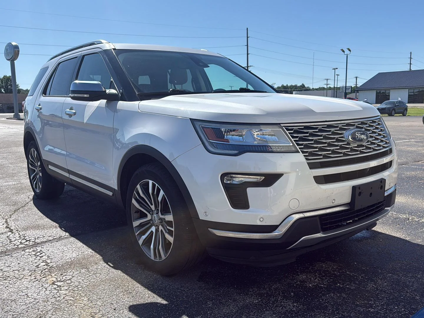 Used 2019 White Platinum Tri-Coat Metallic Ford Platinum image 12