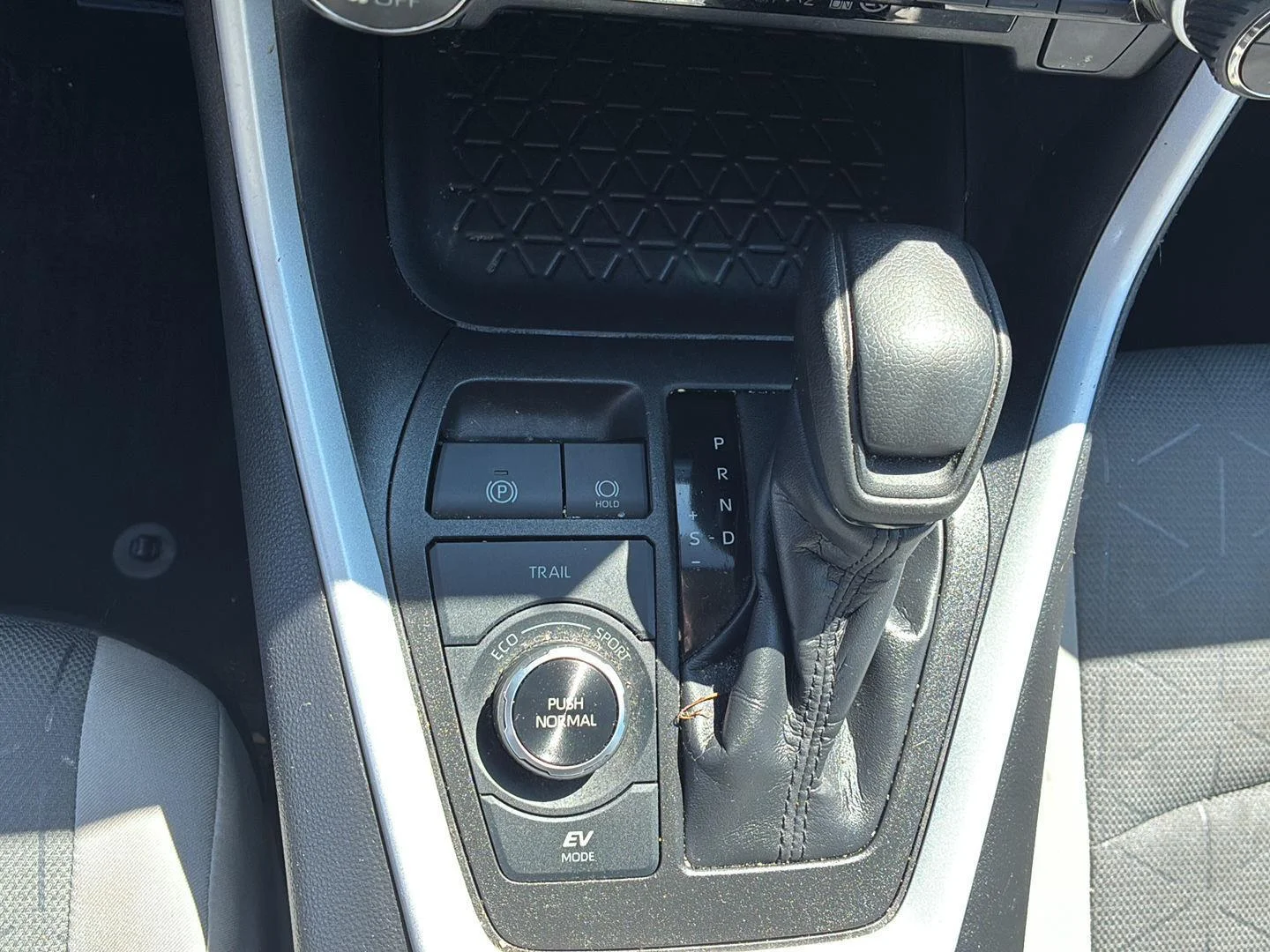Used 2022 White Toyota XLE image 16