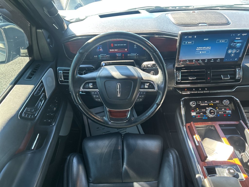 Used 2022 Silver Lincoln Reserve image 16