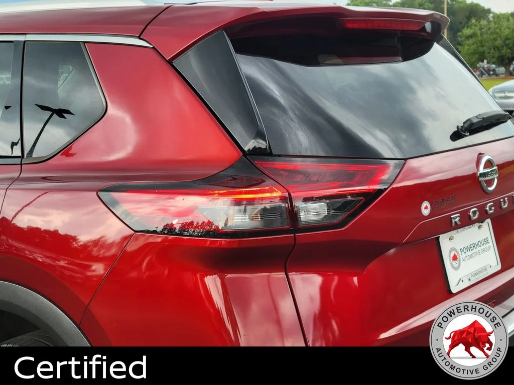 Used 2021 Red Nissan SV image 12
