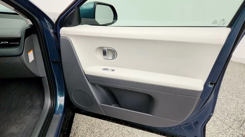 Used 2024 Digital Teal Hyundai SEL RWD image 26