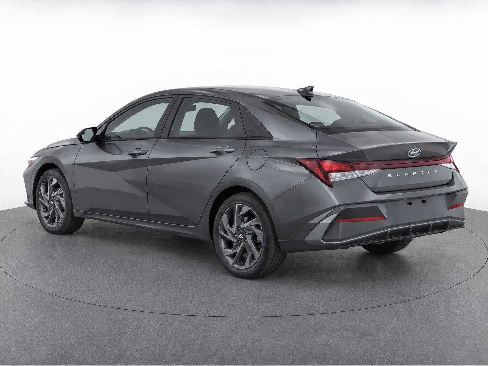 Used 2024 Amazon Gray Hyundai SEL image 3