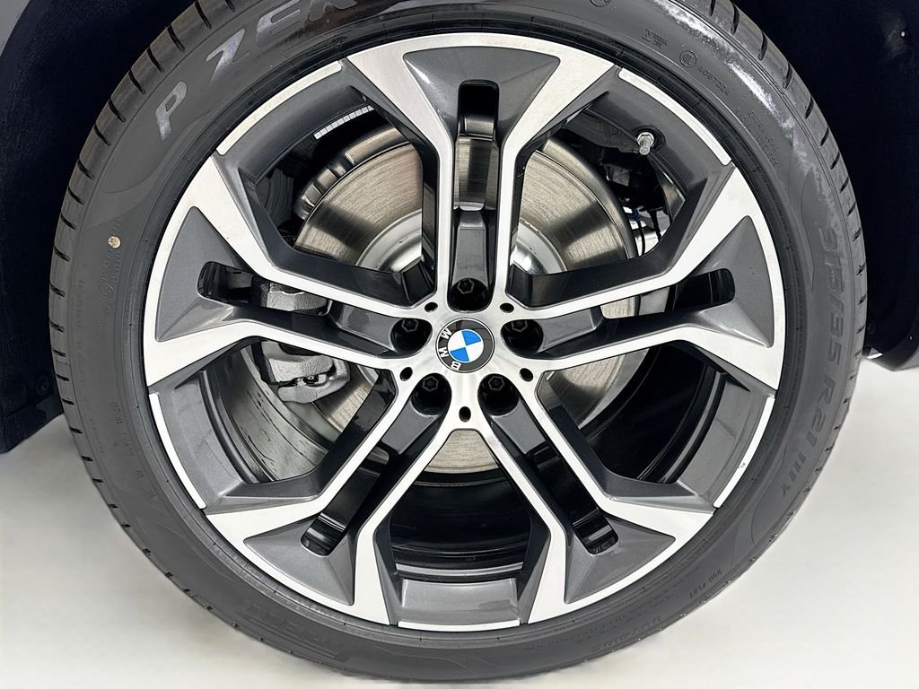New 2026 White Metallic BMW xDrive50e image 30