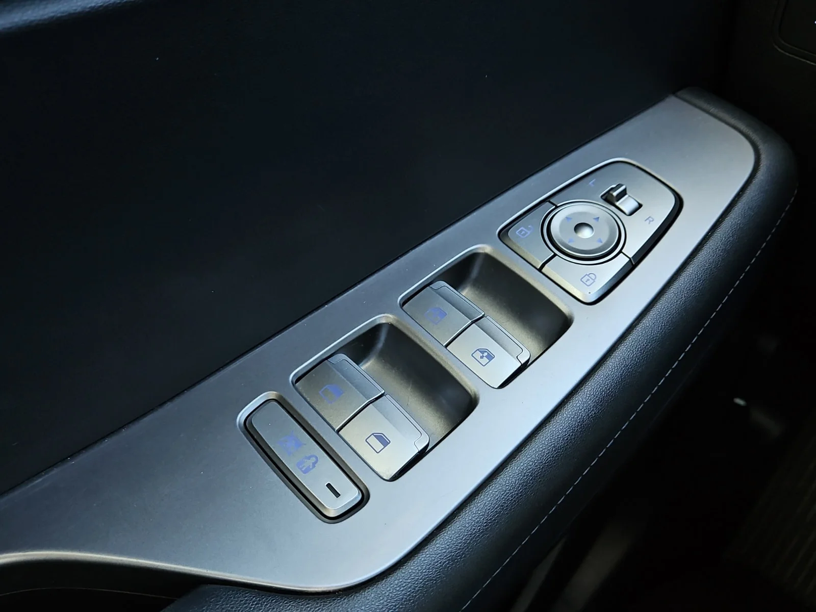 Used 2025 Hyper White - WC9 Hyundai XRT image 13