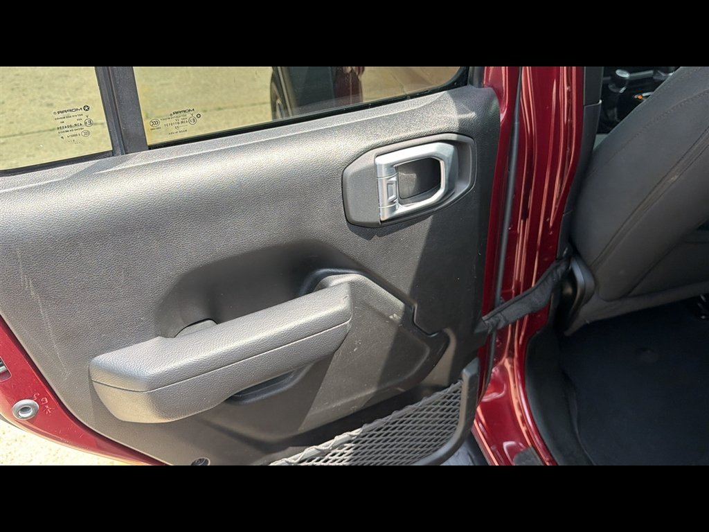 Used 2022  Jeep Unlimited Sport image 20