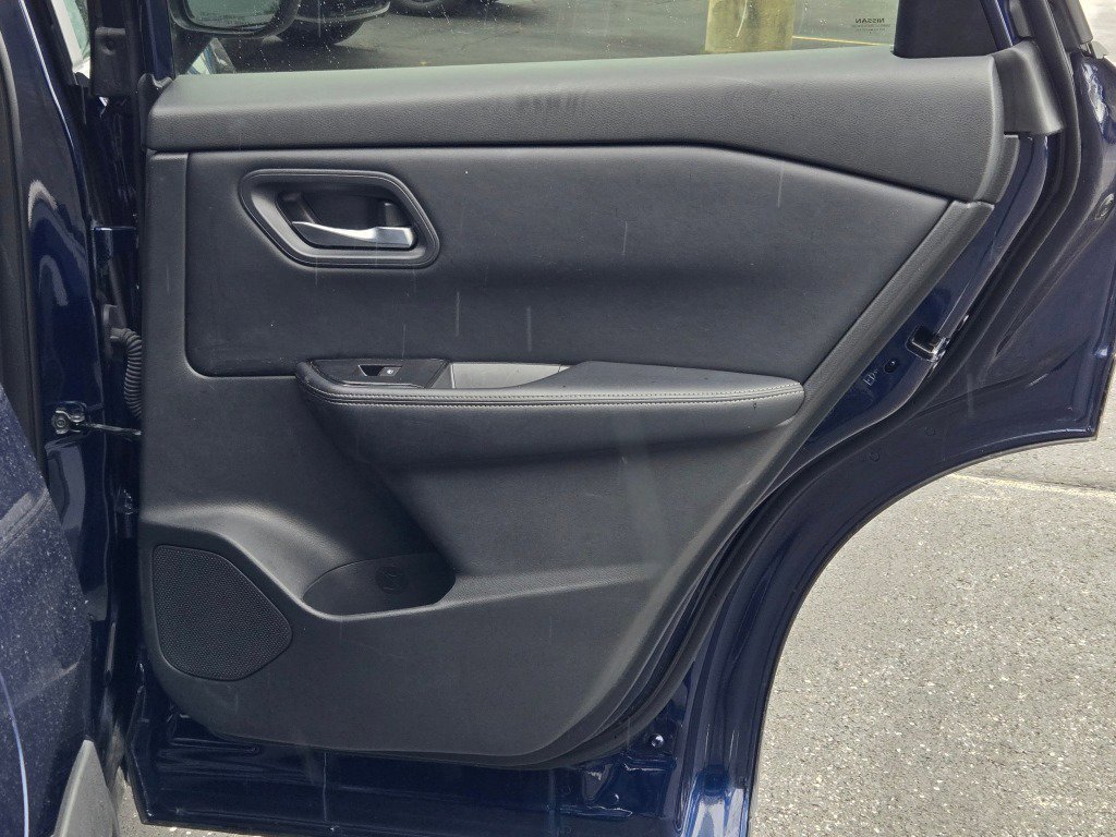 2024 Nissan Rogue SV - Photo 9