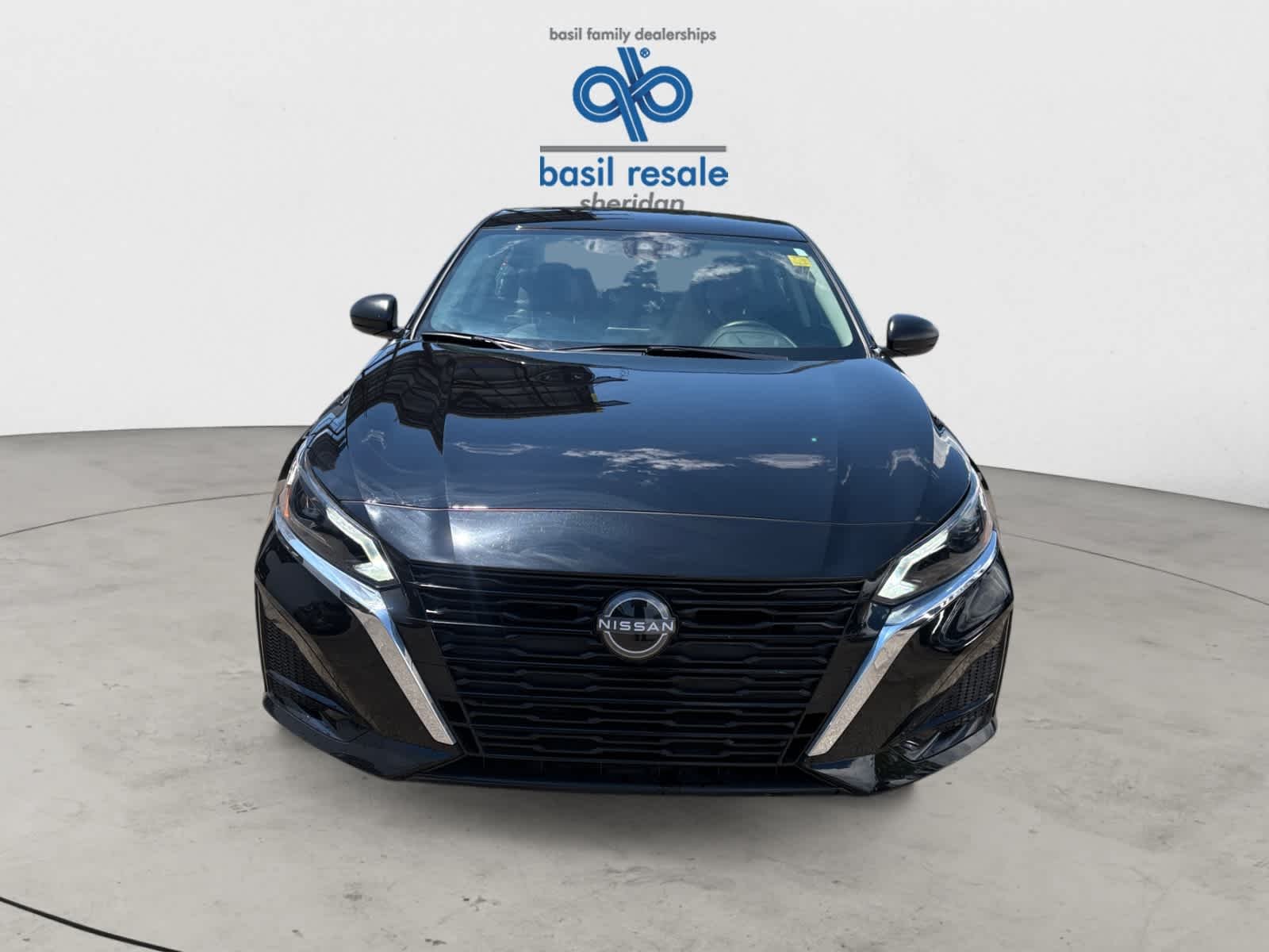 Used 2025 Super Black Nissan SV image 9