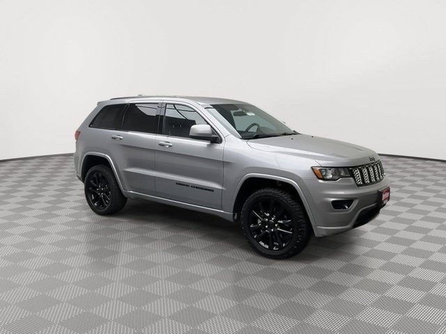Used 2021 Billet Silver Metallic Clearcoat Jeep Laredo X image 39