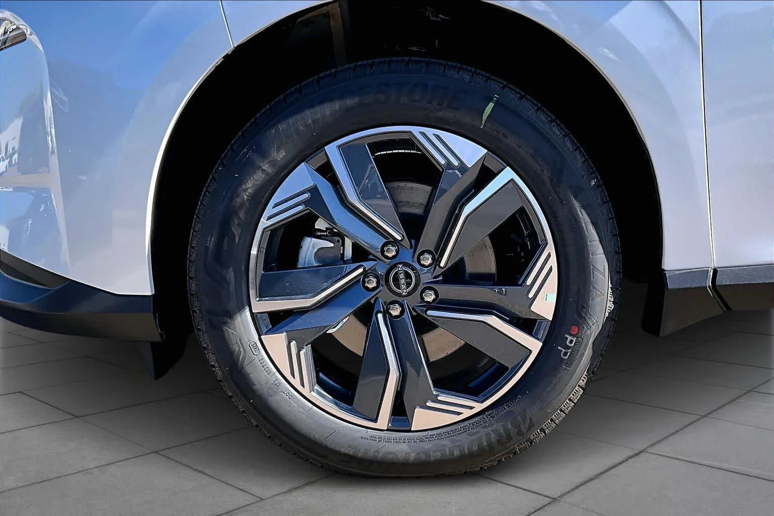 New 2026 Everest White Pearl TriCoat Nissan SL image 9