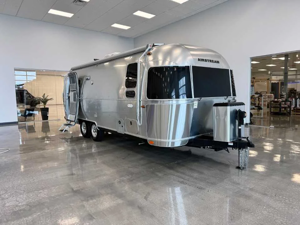 Used 2021 SILVER AIRSTREAM  image 4