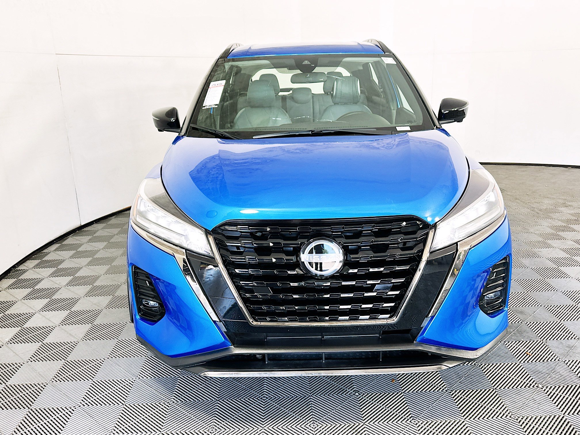 Used 2023 Electric Blue Metallic Nissan SR image 8