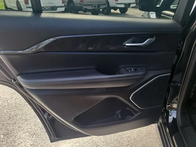 Used 2021 Black Jeep Altitude image 12