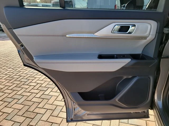 New 2027 Gray Metallic Ford Active image 12