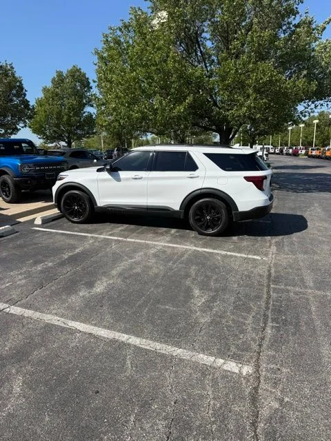 2022 Ford Explorer XLT 4WD's photo