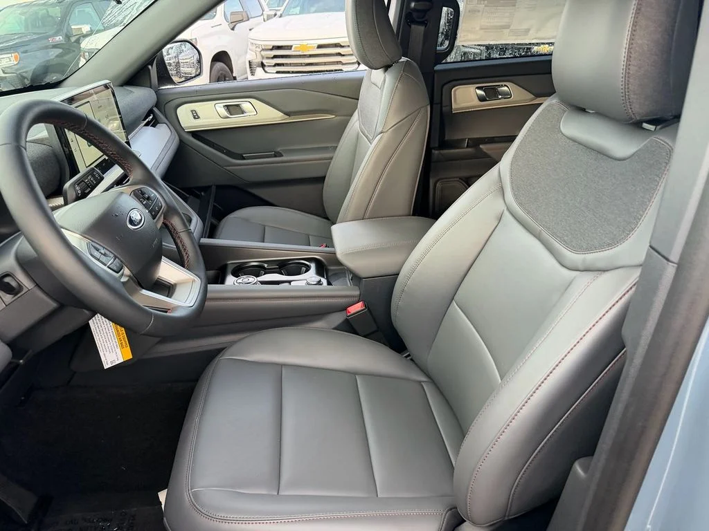New 2027 Vapor Blue Metallic Ford Active image 10