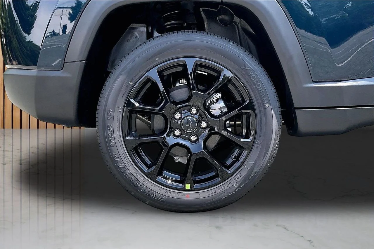 New 2026 Fathom Blue Pearl Coat Jeep Latitude image 29