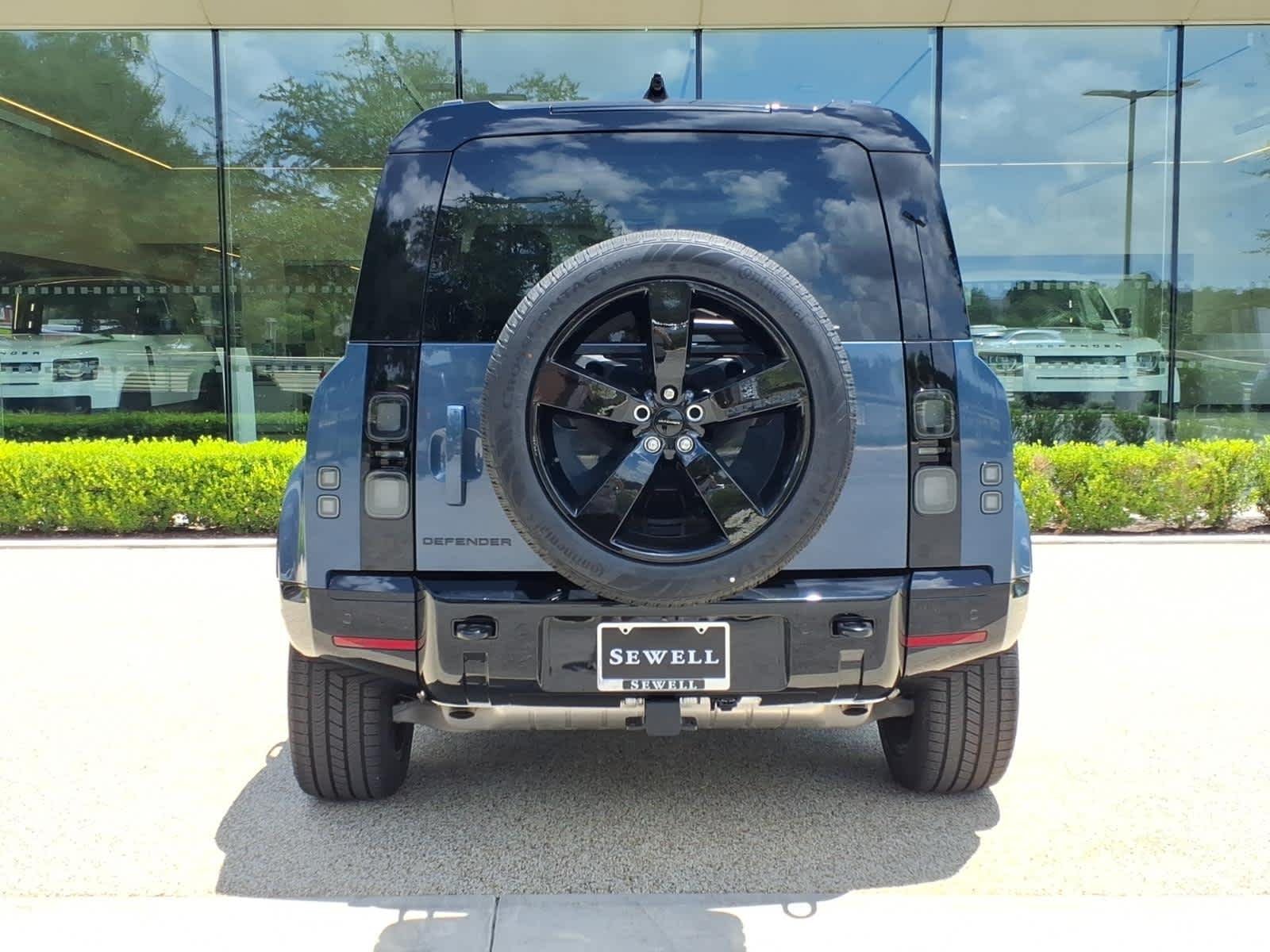 New 2026 Tasman Blue Land Rover X-Dynamic SE image 5