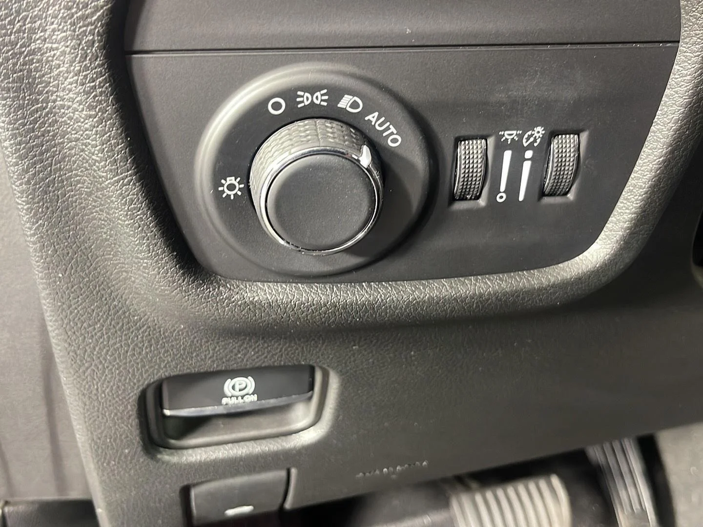 Used 2023 Silver Zynith Jeep Laredo image 15