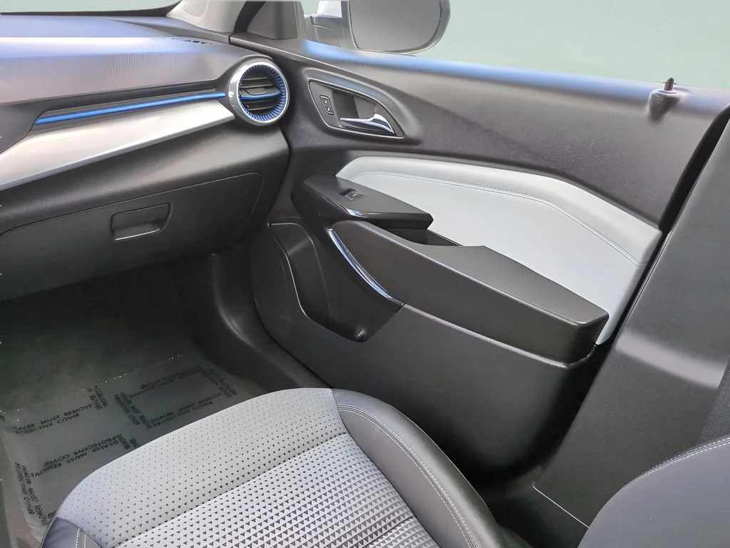 Used 2024 Summit White Chevrolet LT image 14