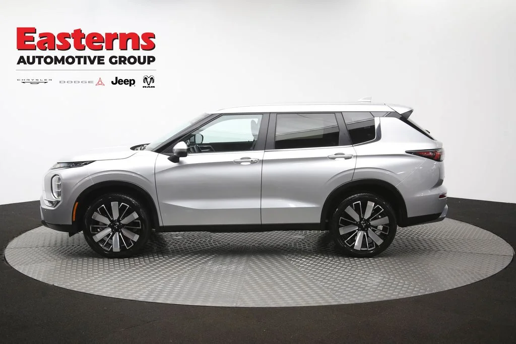 Used 2025 Silver Mitsubishi SE image 60