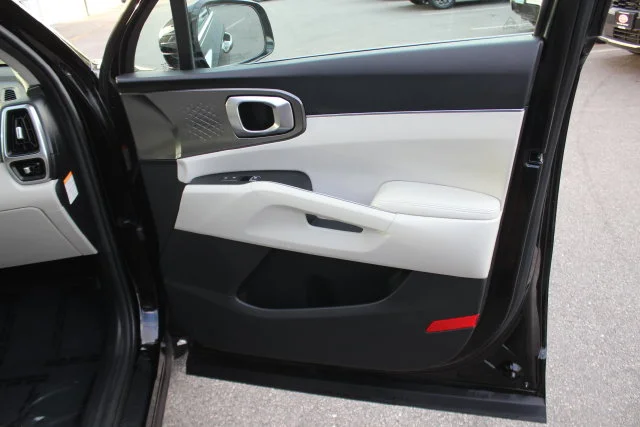 Used 2021 Black Kia S image 31