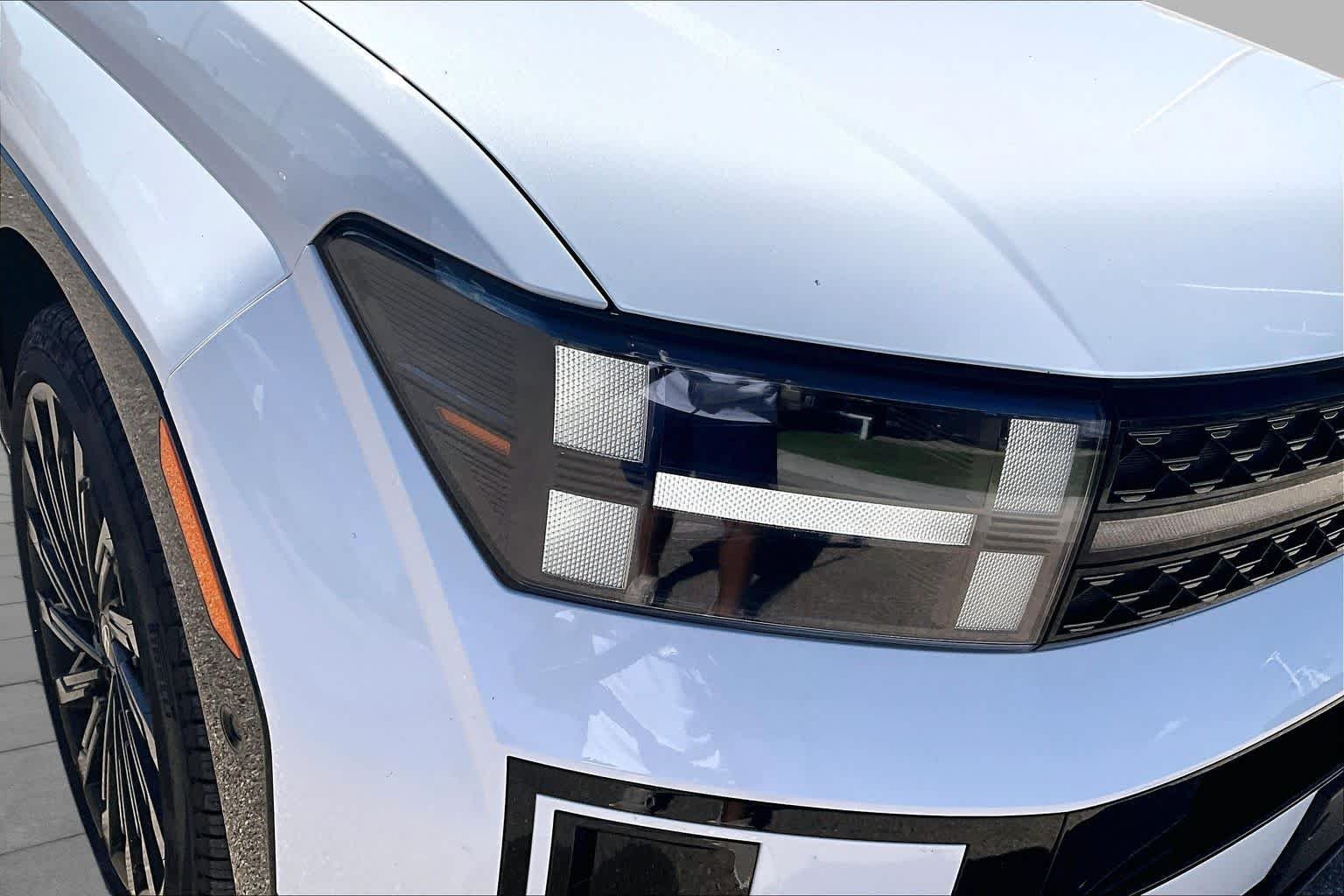 Used 2025 Serenity White Hyundai Calligraphy image 36