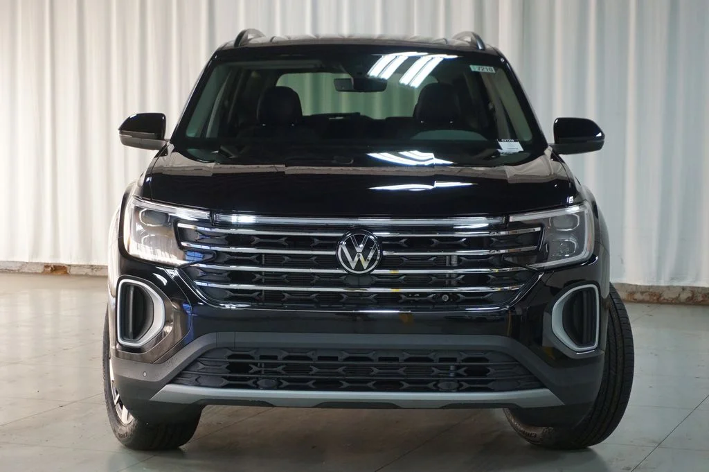 New 2026 Black Volkswagen 2.0T SE w/Technology image 5