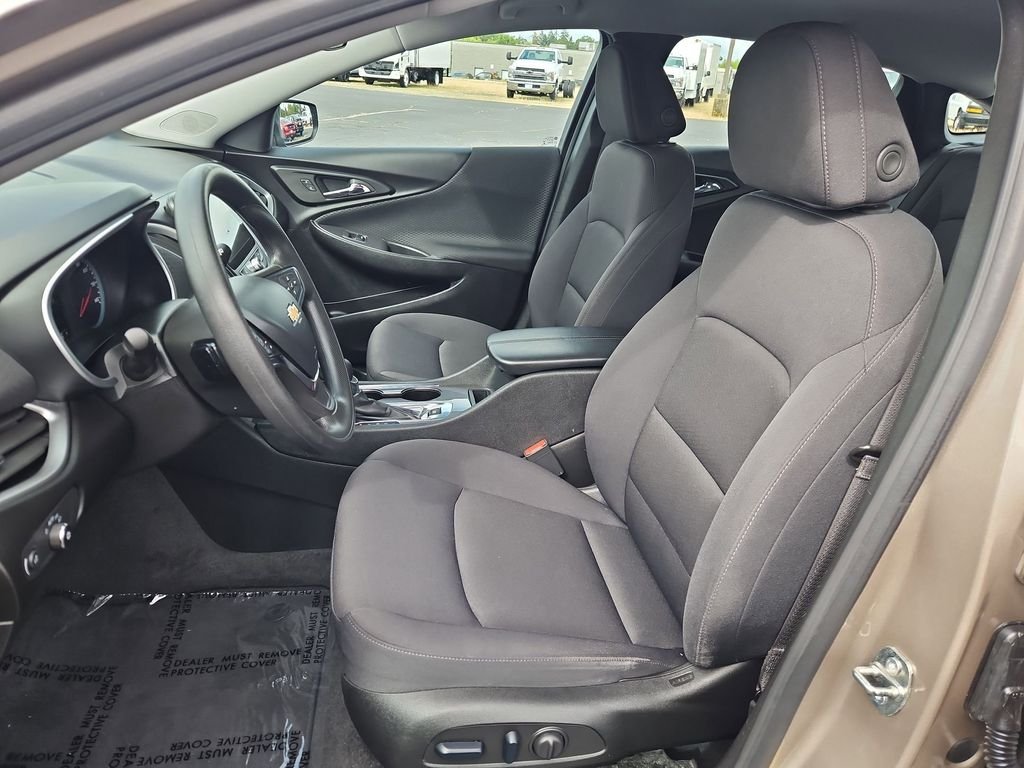 Used 2024 Mineral Gray Metallic Chevrolet LT image 21