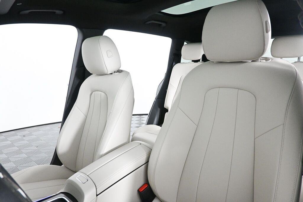 Used 2026 Night Black Mercedes-Benz GLB 250 image 5