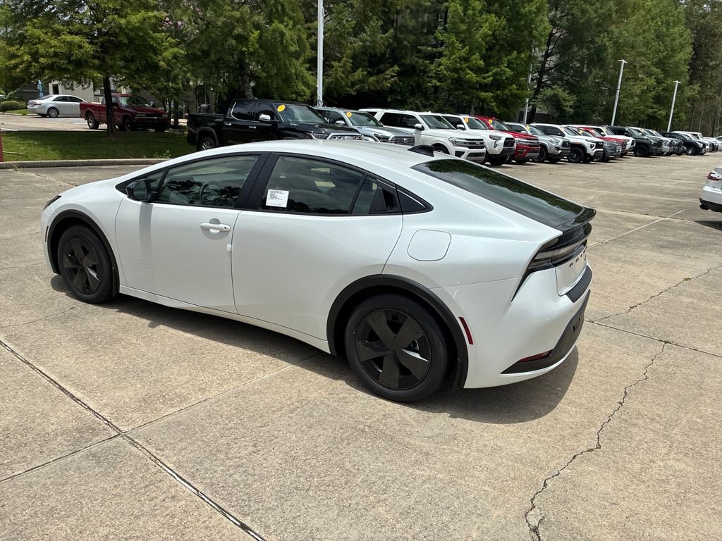 New 2026 WIND CHILL PEARL Toyota SE image 3
