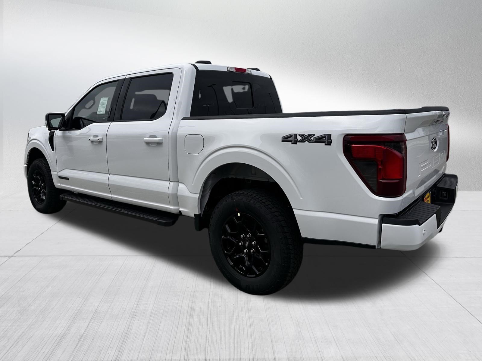 New 2026 Oxford White Ford XLT image 3