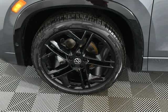 New 2026 Platinum Gray Metallic Volkswagen SE R-Line Black image 27