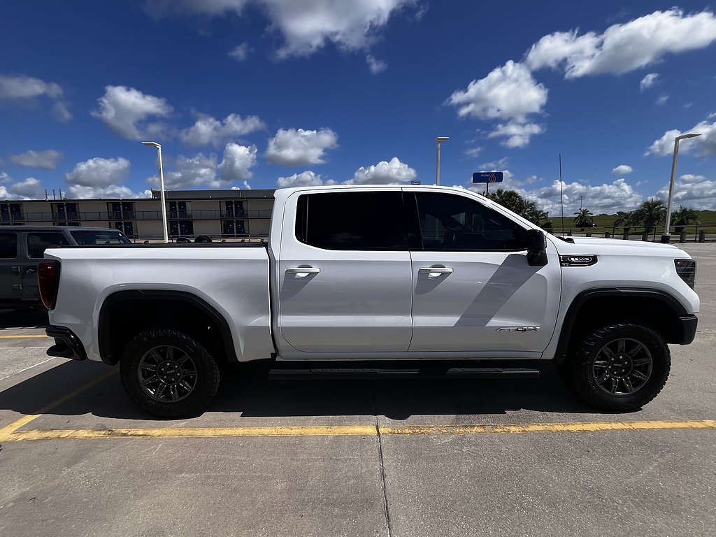 2025 GMC Sierra 1500 AT4X - Photo 2