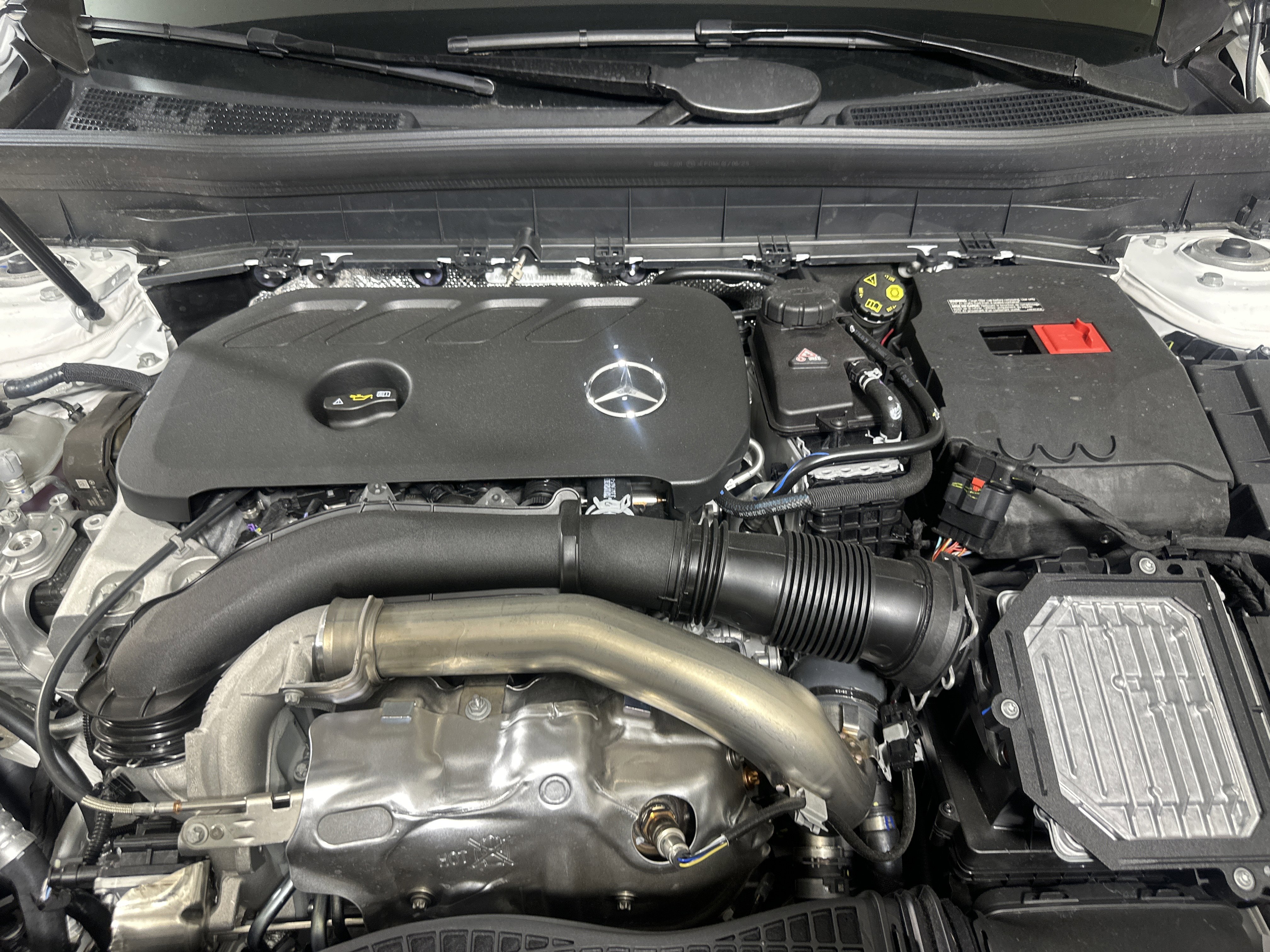 New 2026 Polar White Mercedes-Benz GLB 250 image 53
