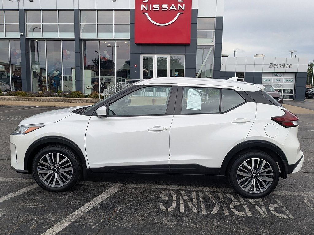 Used 2022 Aspen White Tricoat Nissan SV image 8