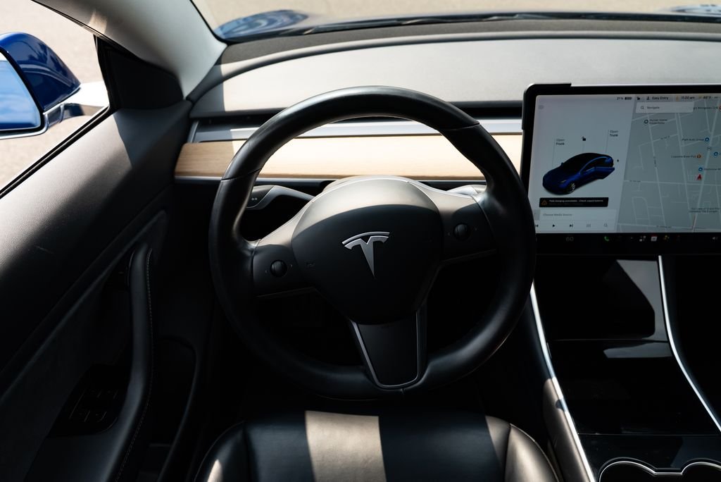 Used 2019 Deep Blue Metallic Tesla Performance image 10
