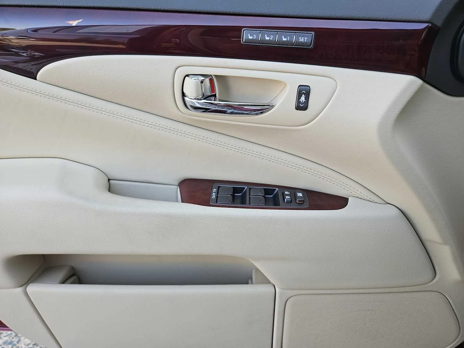 Used 2010 Matador Red Mica Lexus  image 18