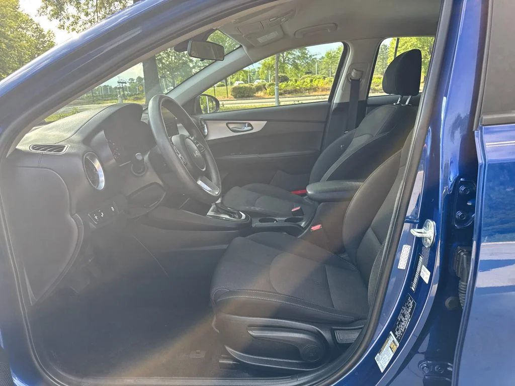 Used 2023 Deep Sea Blue Kia LXS image 12