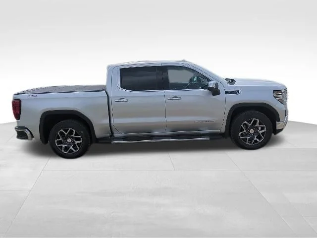 Used 2022 Silver GMC SLT image 2