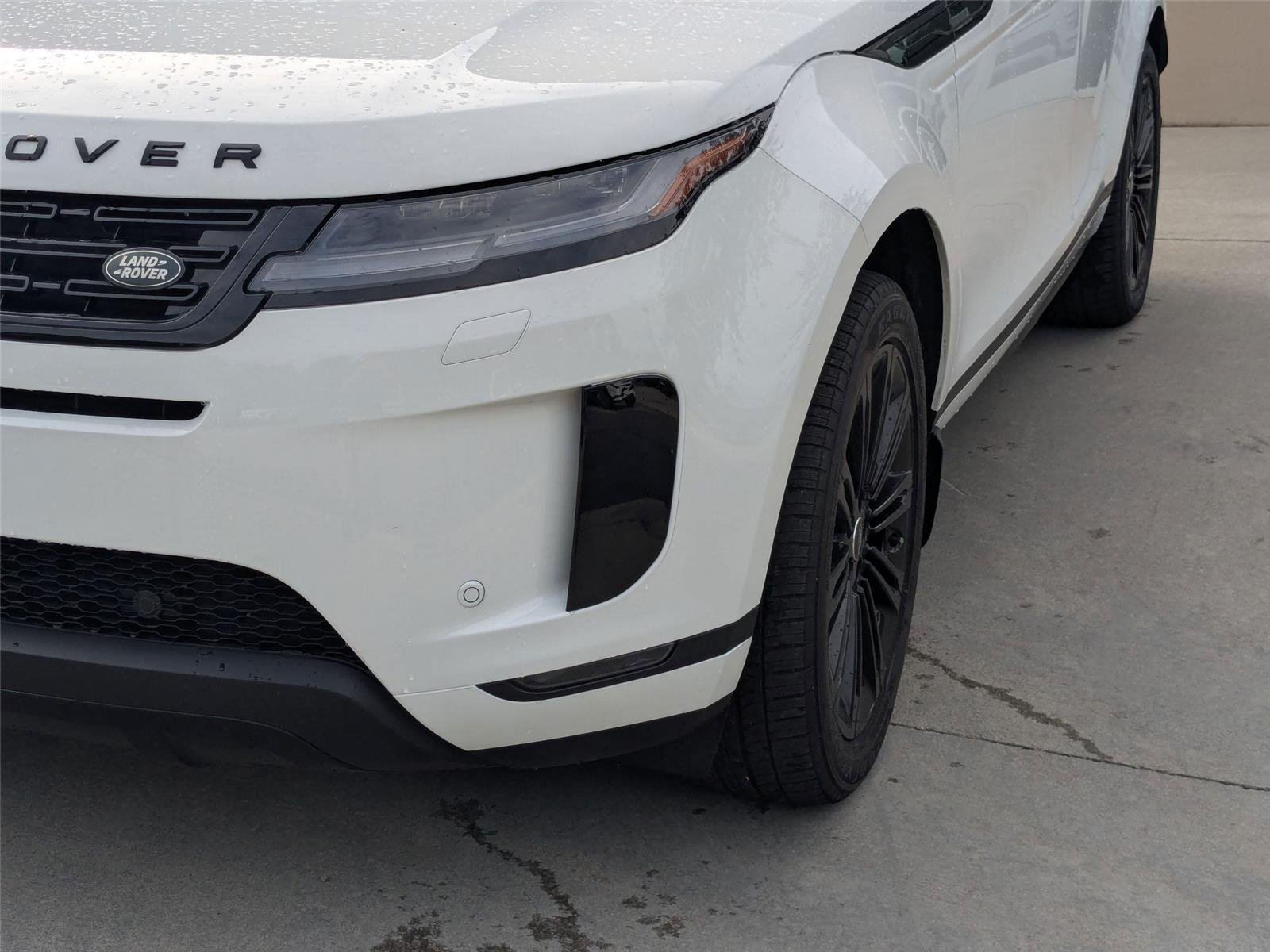 Used 2024 Fuji White Land Rover Core S image 9