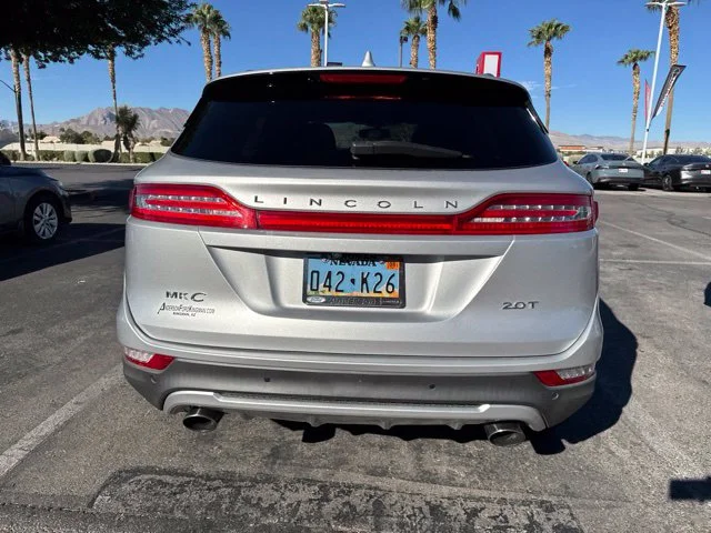 Used 2017 Ingot Silver Lincoln Premiere image 6