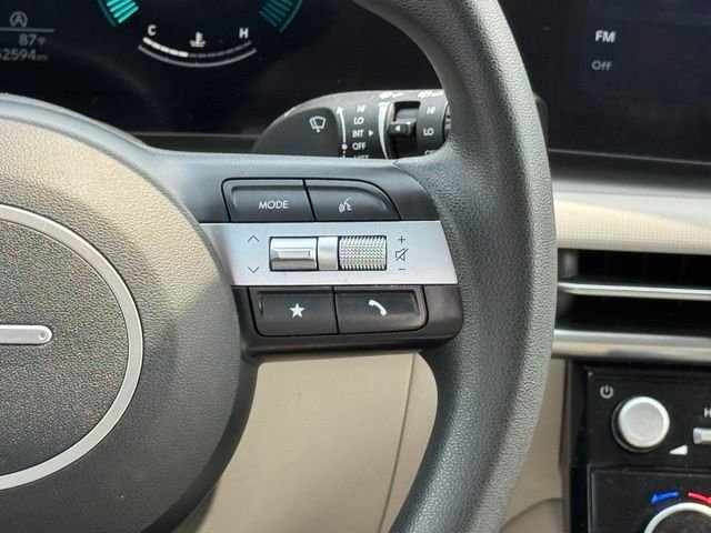 Used 2025 White Hyundai SEL image 23