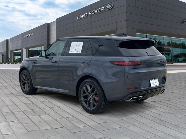 Used 2023 Blue Land Rover SE Dynamic image 3