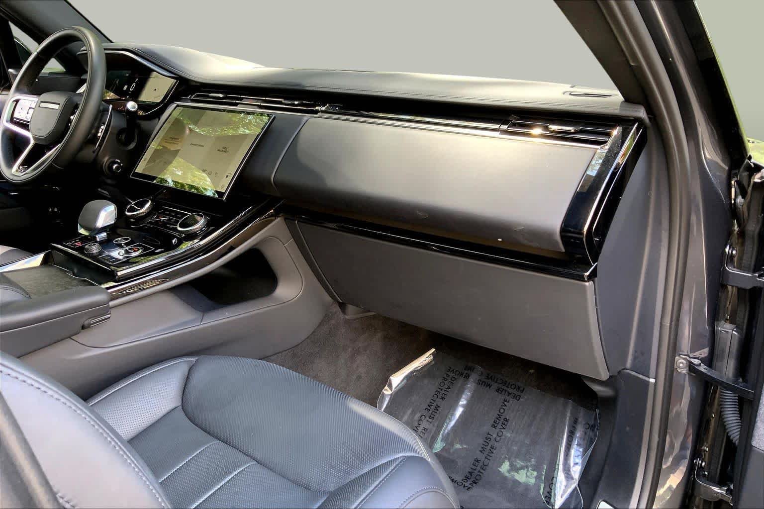 Used 2023 Carpathian Grey Premium Metallic Land Rover SE image 18
